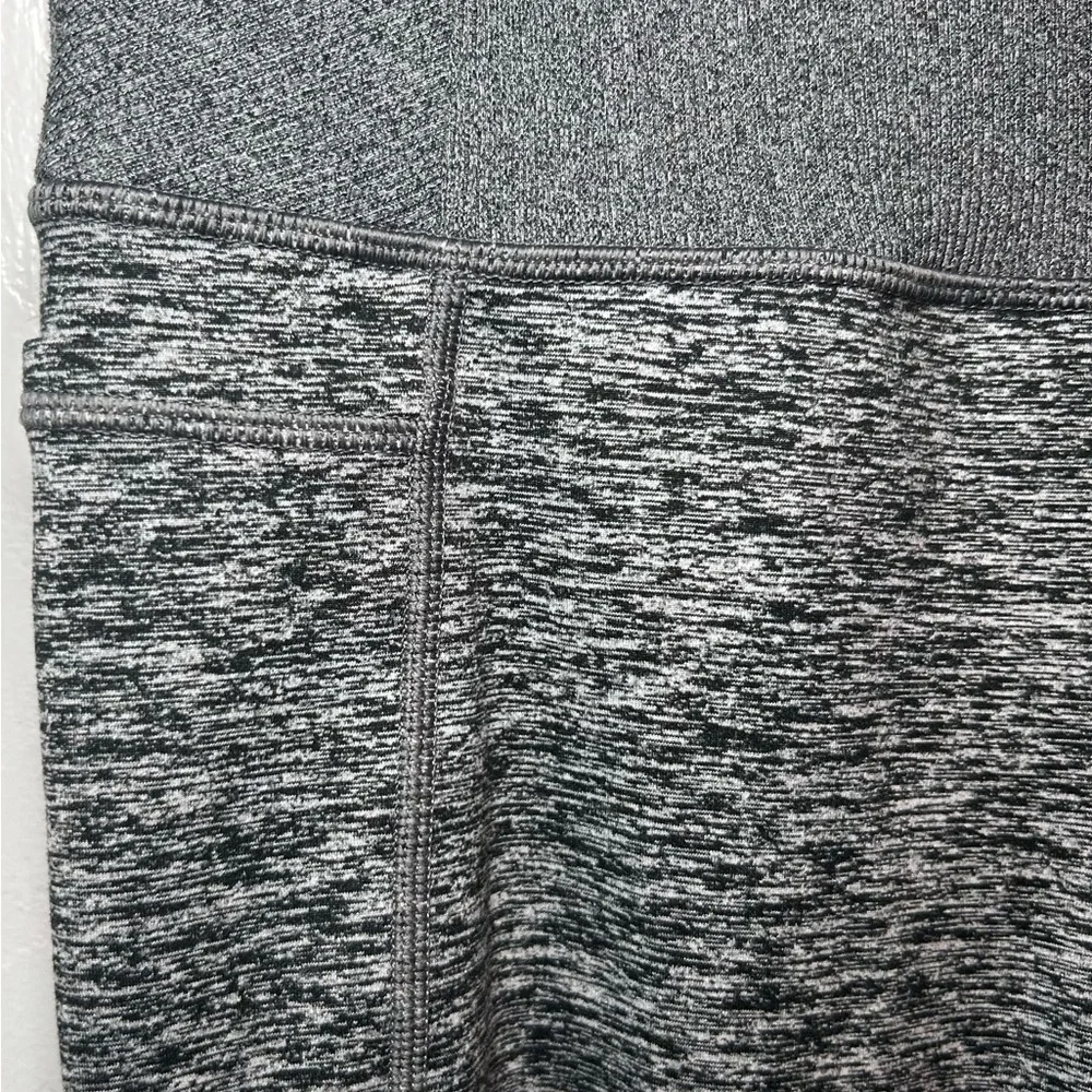ATHLETA Exhale Heel Tight- Heathered Grey/ Size Small - Picture 4 of 8